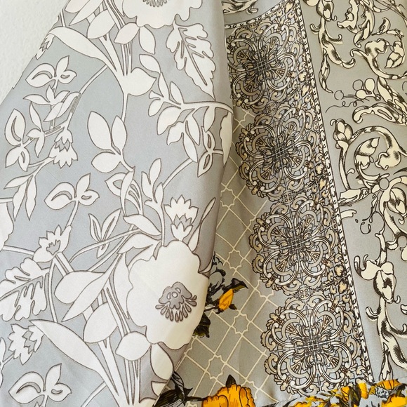 Khaadi tunic with elegant floral print - Picture 4 of 5